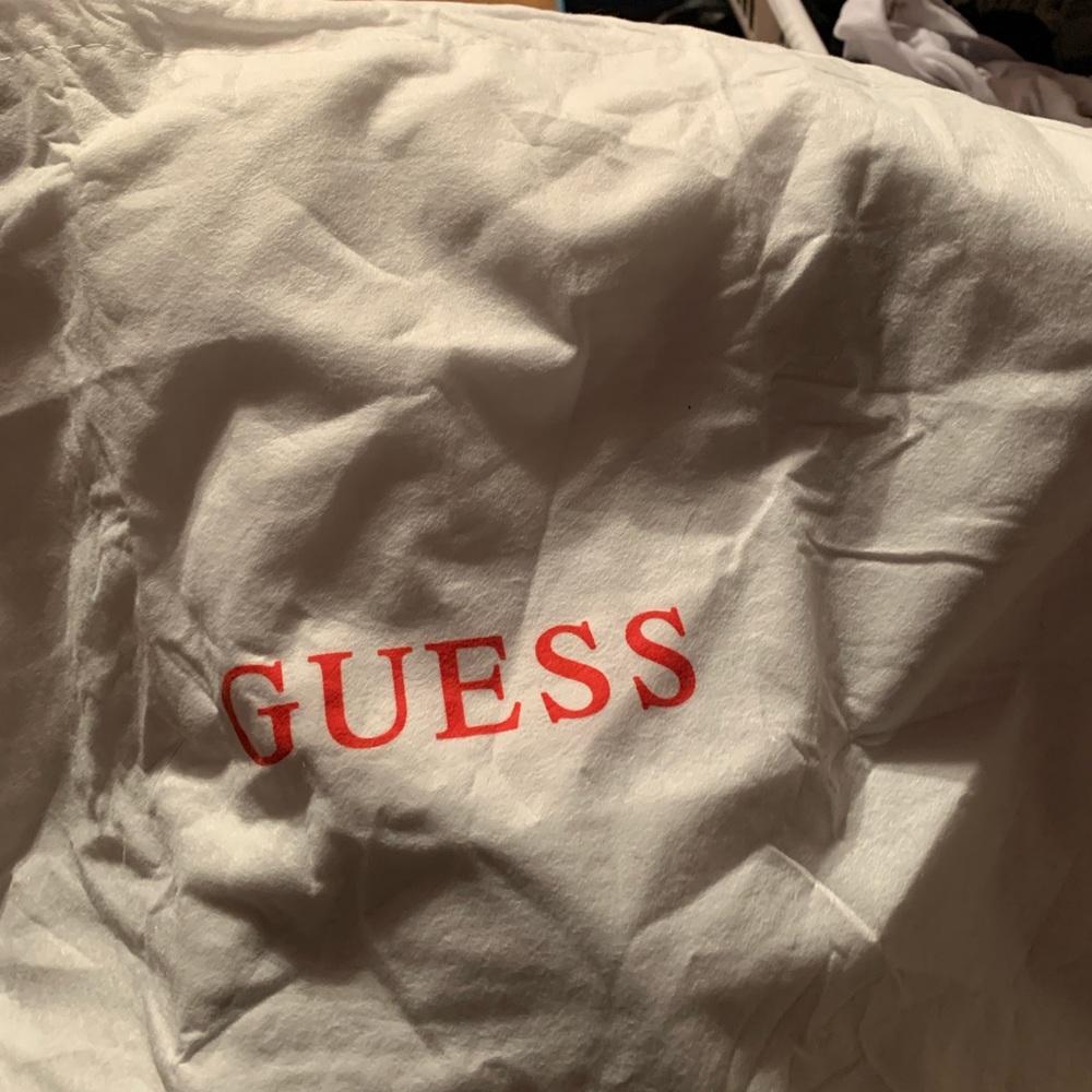 Guess - Picture 4 of 9